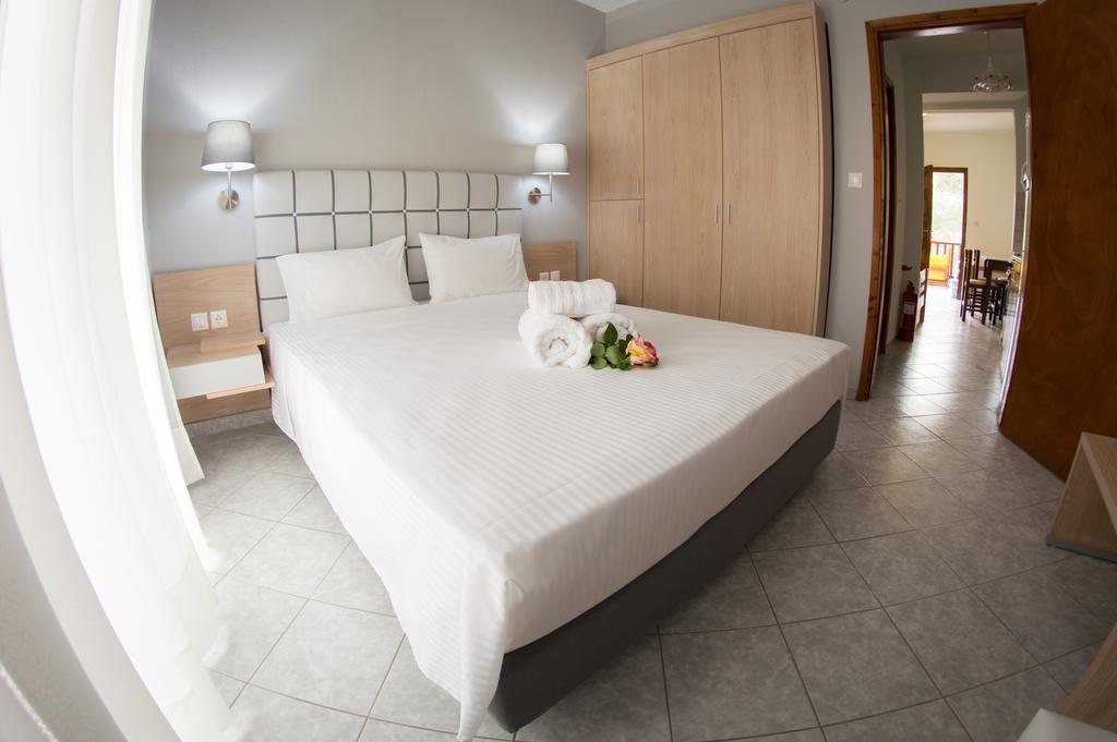 Aegialis Apartments Vourvourou Extérieur photo